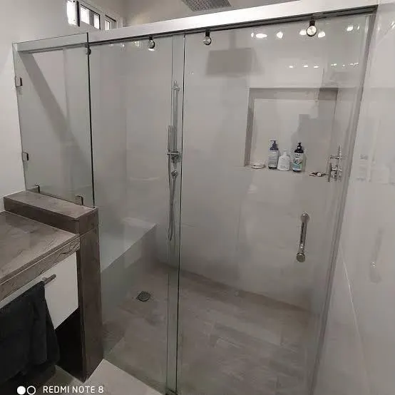 Cancel de baño de cristal transparente con herrajes de acero